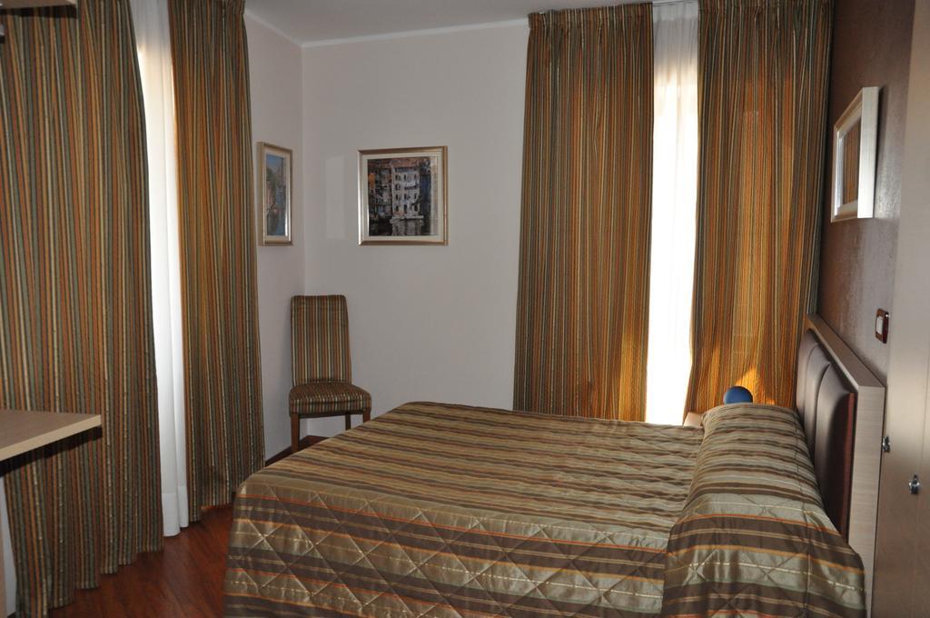 Hotel Dulcinea Muggia Zimmer foto